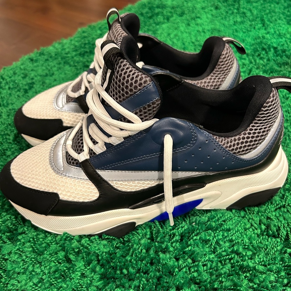 Dior Sneakers B22